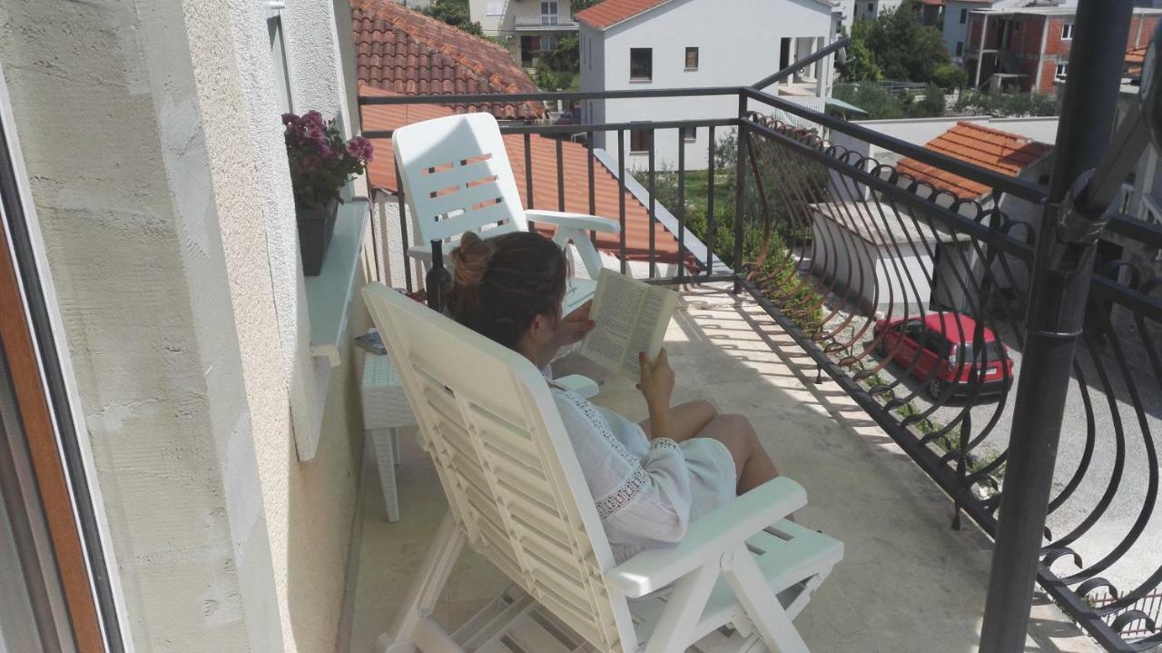 Apartmani Ljubica Каштела Экстерьер фото