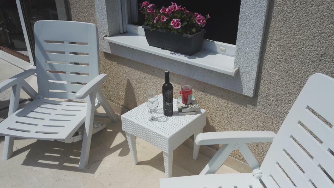 Apartmani Ljubica Каштела Экстерьер фото