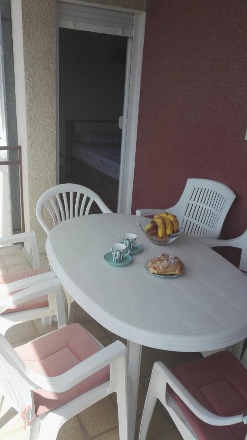 Apartmani Ljubica Каштела Экстерьер фото