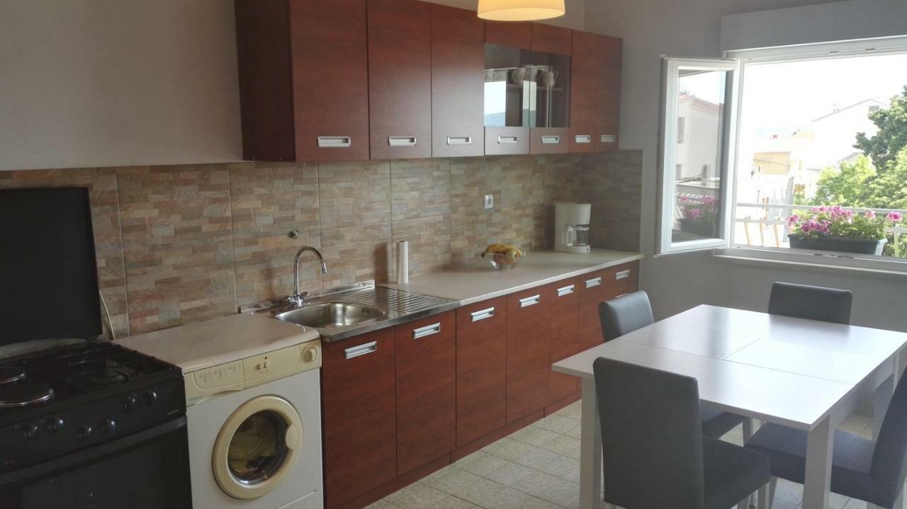 Apartmani Ljubica Каштела Экстерьер фото