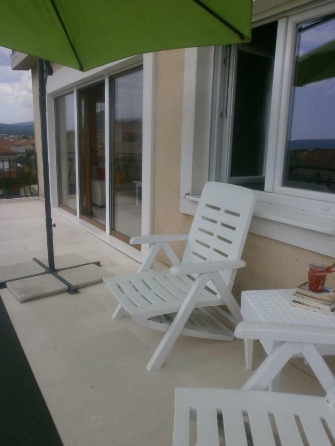 Apartmani Ljubica Каштела Экстерьер фото
