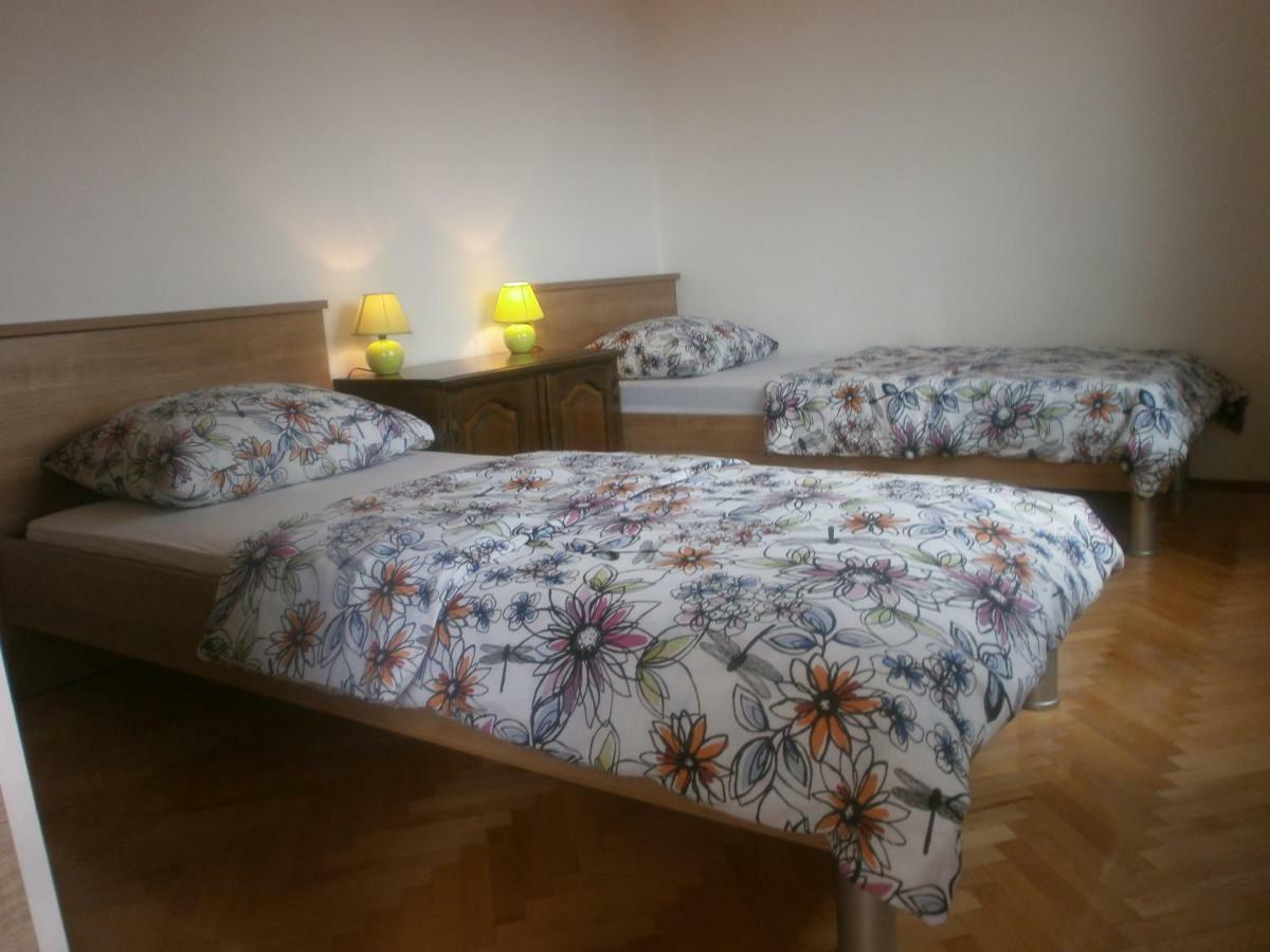 Apartmani Ljubica Каштела Экстерьер фото